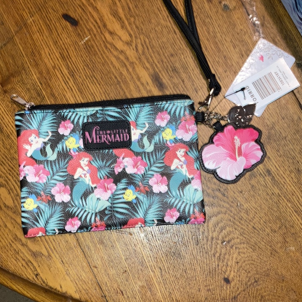 HP🎊The little Mermaid Ariel wristlet